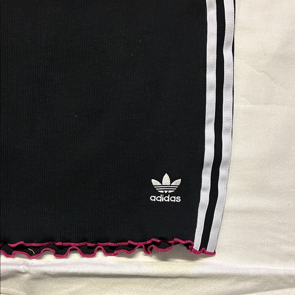 Adidas Black and White Women's Set Skirt and Top - Picture 3 of 9